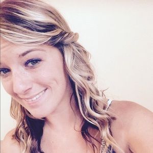 Meet your Posher, Hilary